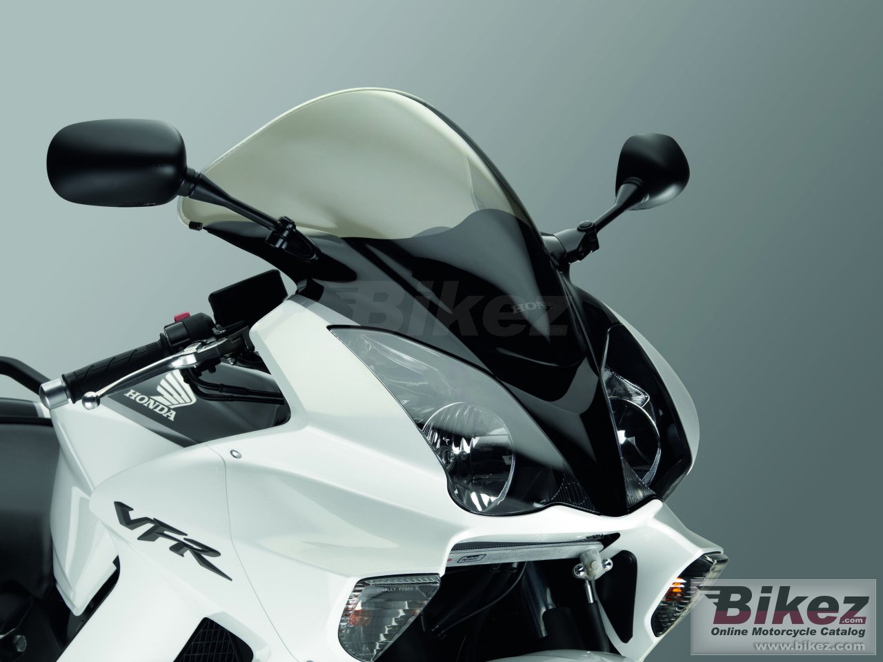 Big Honda vfr 800 picture and wallpaper from Bikez.com